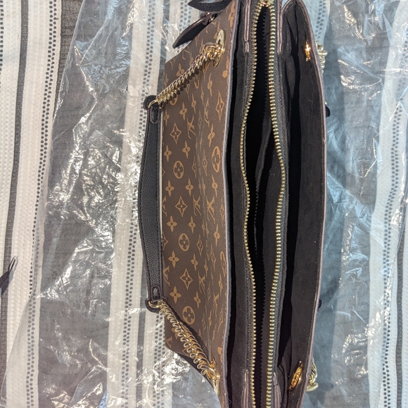 Louis Vuitton Brown Monogram Canvas Shoulder Bag with Chain - Picture 14 of 14